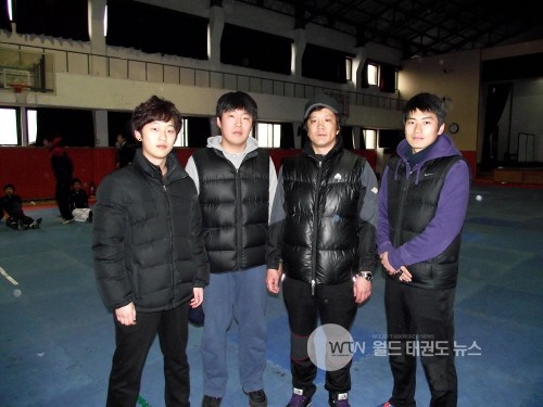  좌측부터 박관용 코치,안상범 코치,고창현 감독,김향훈 코치