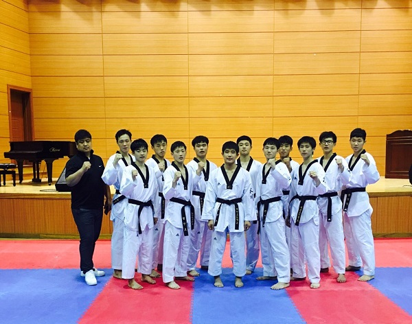                                      영천고등학교 현재호 코치 태권도부 12명 선수